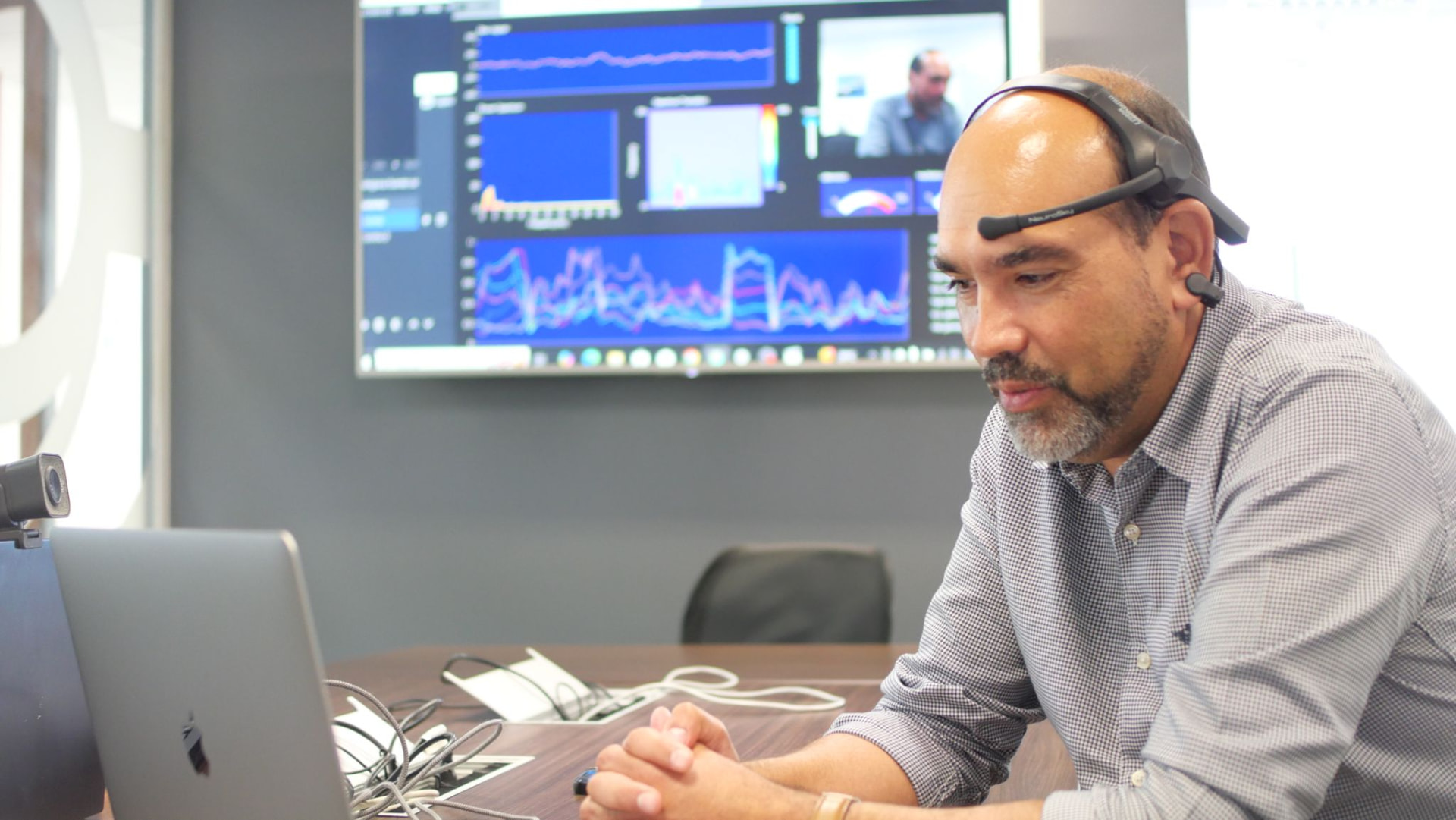 Sesión de neurotraining con tecnología EEG en Fluid Language